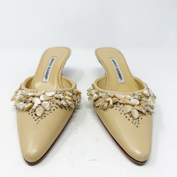 Manolo Blahnik Mother of Pearl Embellished Kitten Heel Mule Womens Size EU 37.5 - Picture 4 of 9